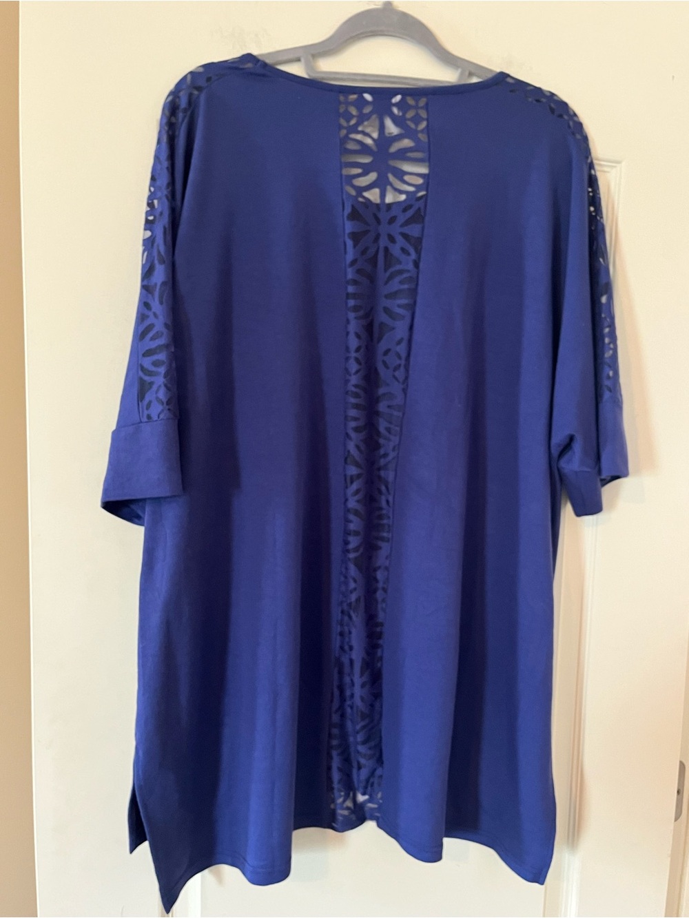 Ava & Viv Dark Royal Blue Laser-Cut Shoulder Long Top - Women’s Size 3X - Picture 6 of 14